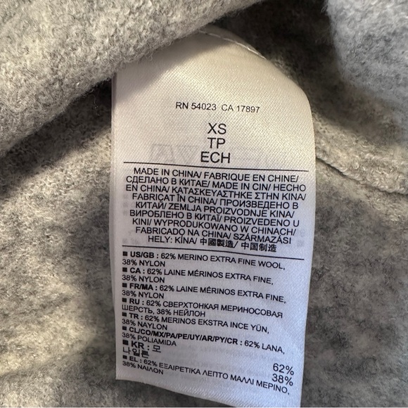 Banana Republic Grey Boat Neck Cropped Merino Wool Sweater Size XS Women’s - Picture 9 of 9